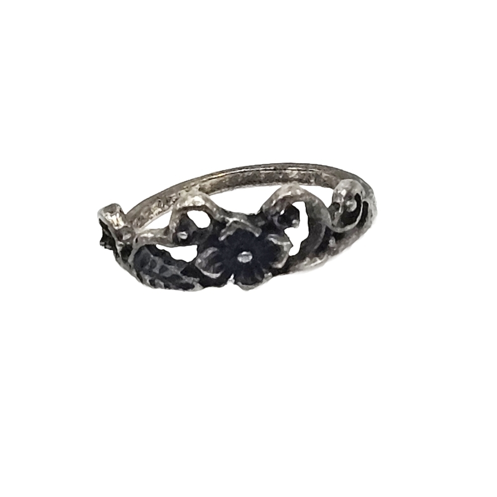 Vintage Silver-Toned Floral Ring (Size 4.75)